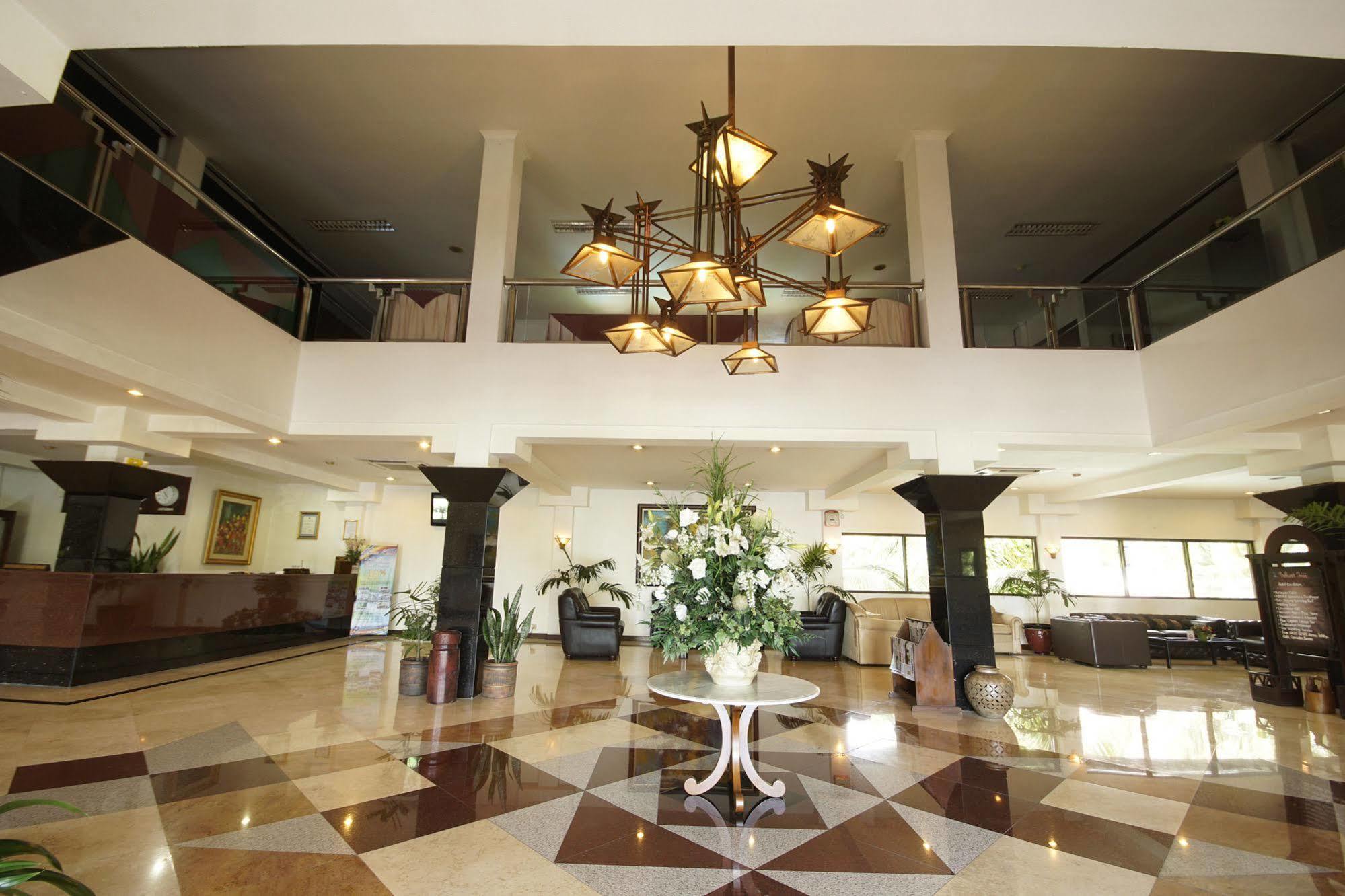 Bahari Inn Tegal Екстер'єр фото