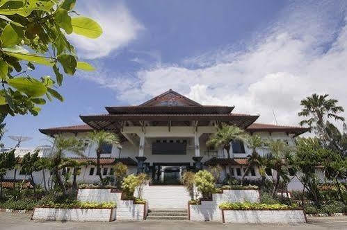 Bahari Inn Tegal Екстер'єр фото