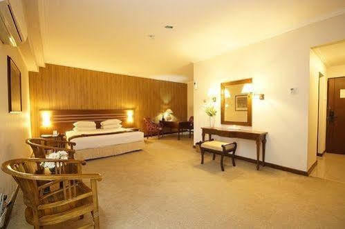 Bahari Inn Tegal Екстер'єр фото