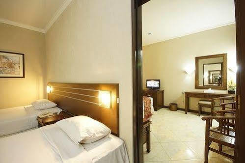 Bahari Inn Tegal Екстер'єр фото